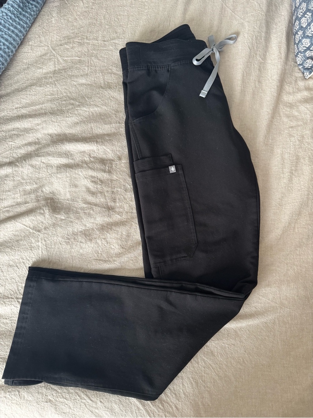 Figs Black Cade Cargo